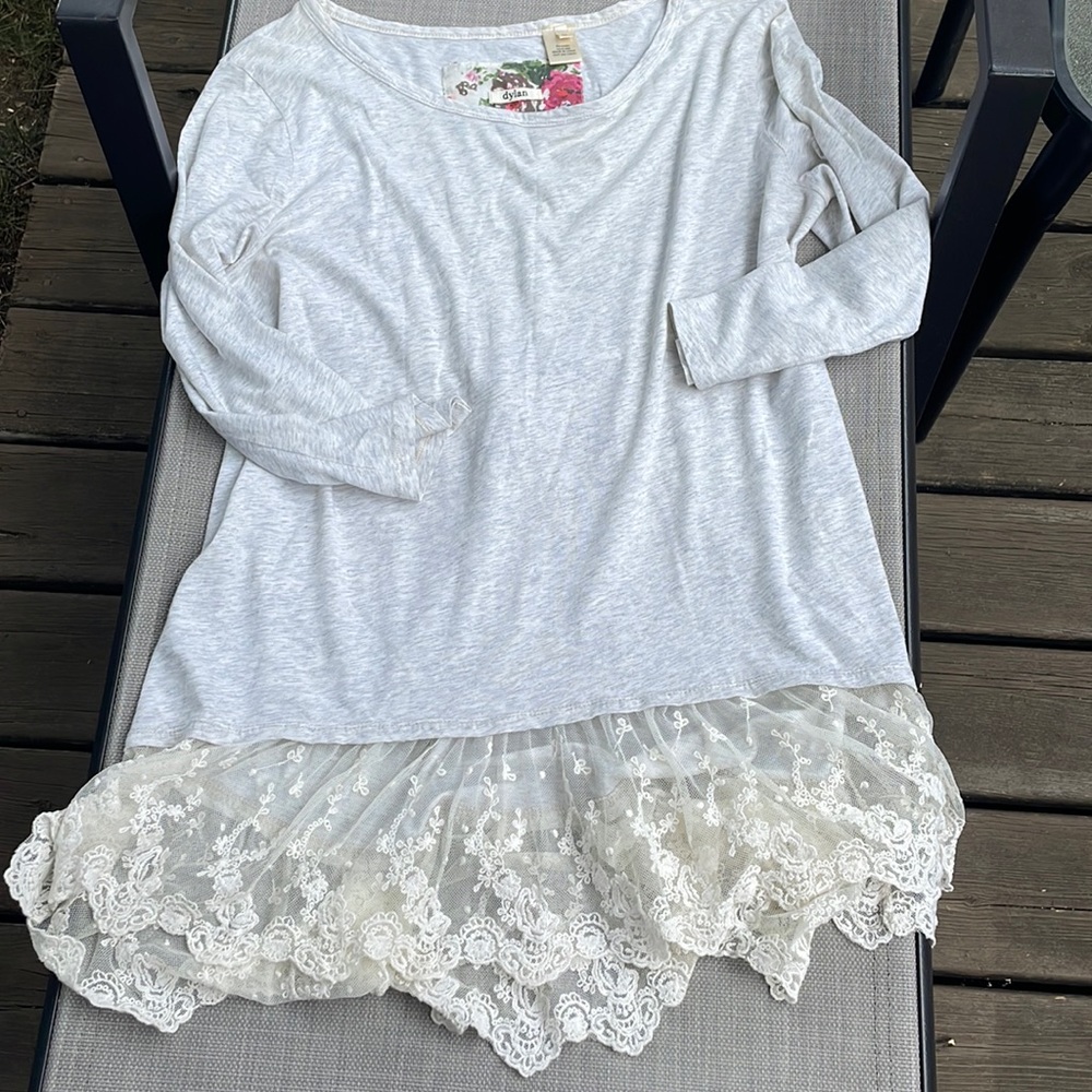 dylan 3/4 Length Sleeve White Grey Heathered Tunic with Lace Detailing